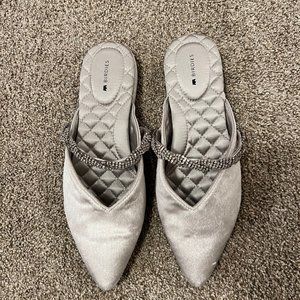 Birdies, silver velvet woman's shoe, size 7.5